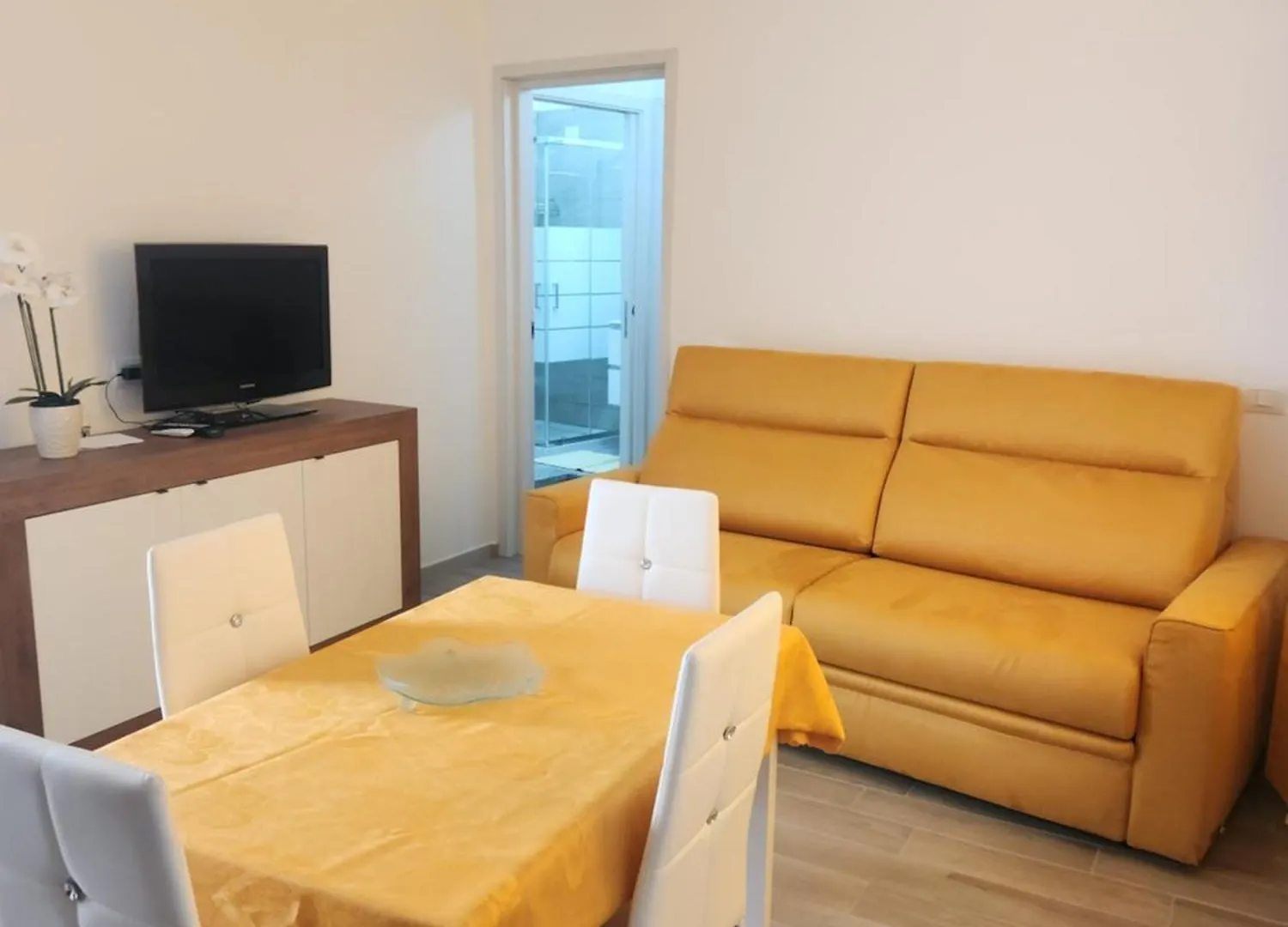Appartamento Le Rondini Domus De Maria Apartmán